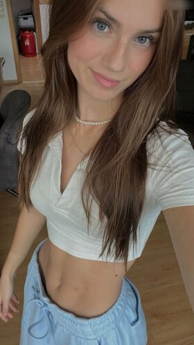 Lea Viktoria Nude Leaks OnlyFans Photo 6