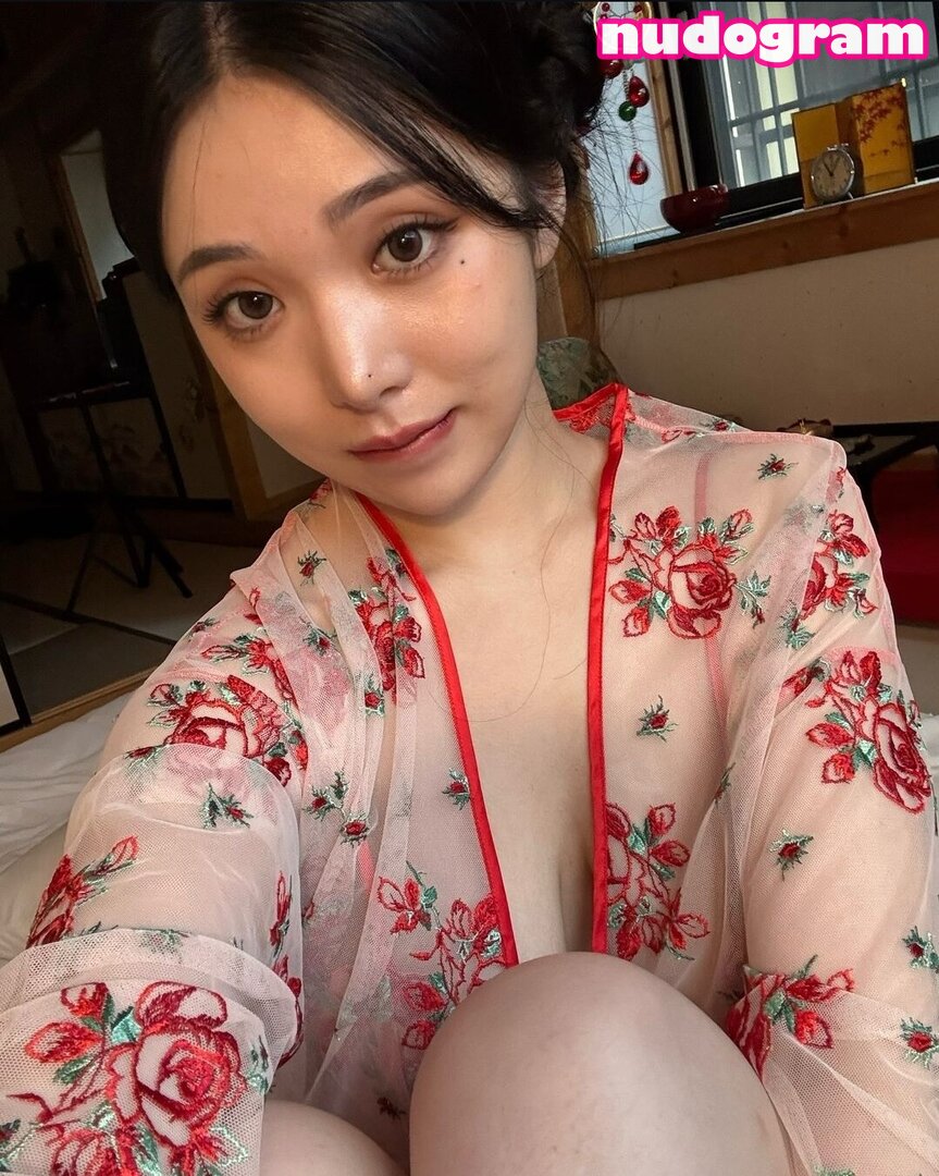 a blurred image of Yeonwoo