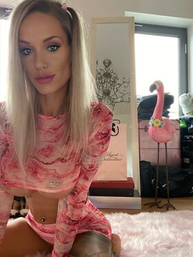Lillyfee Squirt Nude Leaks OnlyFans Photo 95