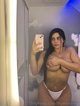Lily Adrianne Nude Leaks OnlyFans Photo 19