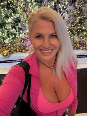 LisaMGreer Nude Leaks OnlyFans Photo 2