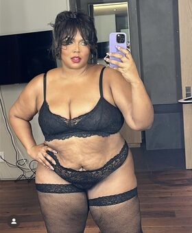 Lizzo Nude Leaks OnlyFans Photo 27