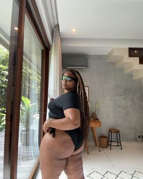 Lizzo Fotografie scursă ilegal OnlyFans dezbrăcată 56