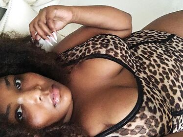 Lizzo Fotografie scursă ilegal OnlyFans dezbrăcată 70