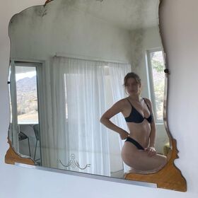 Lizzy Mcalpine Nude Leaks OnlyFans Photo 17