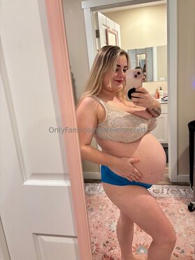 Loreleisecrett Procurena gola OnlyFans fotografija 17