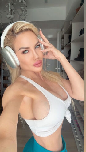 Luciana Salazar Nude Leaks OnlyFans Photo 19