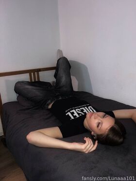 Lunaaa101 Procurena gola OnlyFans fotografija 5