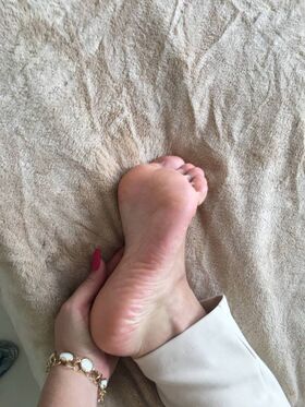 Lyz Feet Nude Leaks OnlyFans Photo 14