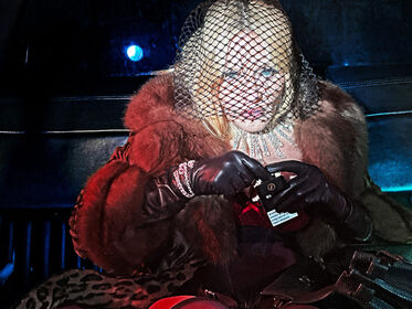 Madonna Fotografie scursă ilegal OnlyFans dezbrăcată 320