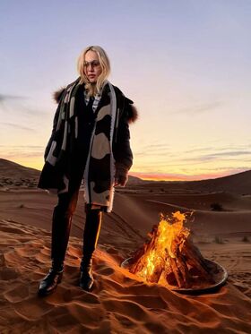 Madonna Fotografie scursă ilegal OnlyFans dezbrăcată 350