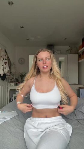 Mai Summers Nagie wycieki OnlyFans zdjęcie 4