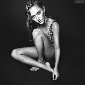 Maika Monroe Nude Leaks OnlyFans Photo 74