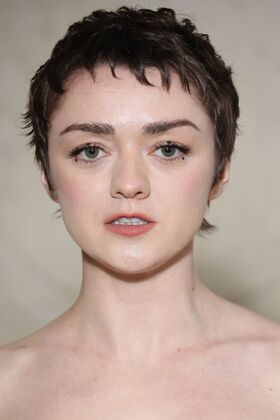Maisie Williams Nude Leaks OnlyFans Photo 59