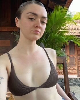 Maisie Williams Nude Leaks OnlyFans Photo 183