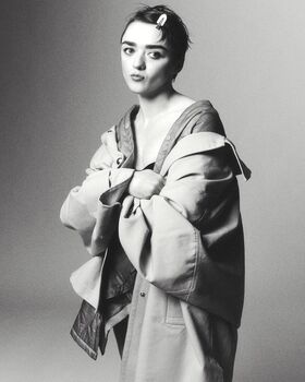 Maisie Williams Nude Leaks OnlyFans Photo 195