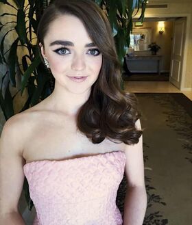 Maisie Williams Nude Leaks OnlyFans Photo 227