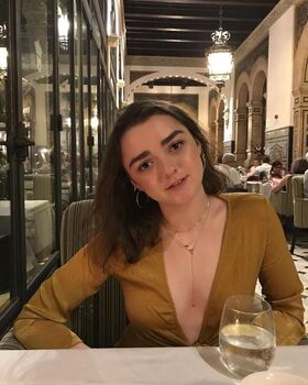 Maisie Williams Nude Leaks OnlyFans Photo 295