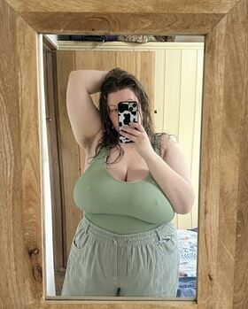 Majikmilk | Busty BBW