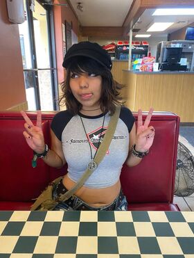 makeoutradio Nude Leaks OnlyFans Photo 23