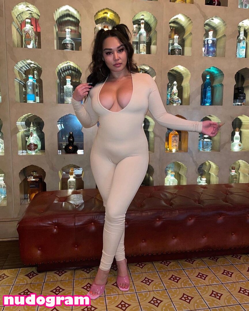 Mandi Yoshika Villagrana  mandiibae3 Гола изтичане OnlyFans снимка 2 -  Nudogram v2.1