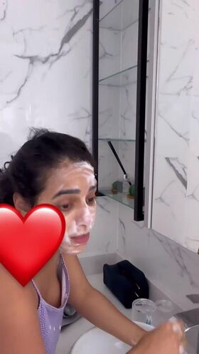 Mariely E Mirella Santos