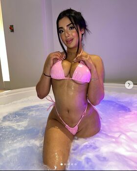 Mary Yousefi Nude Leaks OnlyFans Photo 1