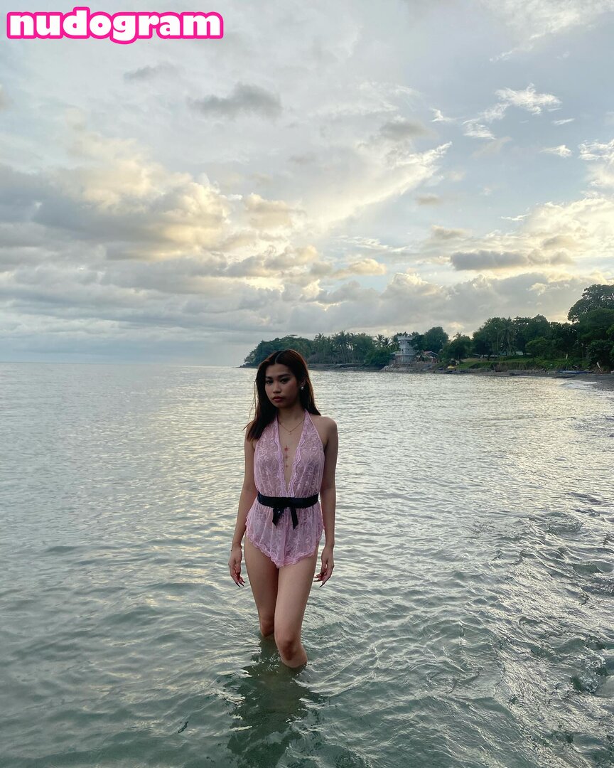 Meia Cassandraher intimate momentsa private view