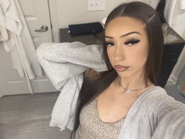 Mel Procurena gola OnlyFans fotografija 7