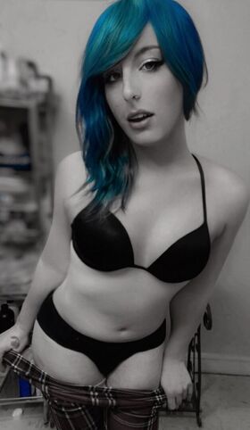 Merry Cherry Bomb's Blue Hair Nude Leaks OnlyFans Photo 5