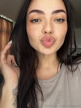 MiaBigTits
