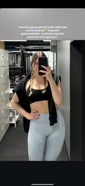 miafitz Procurena gola OnlyFans fotografija 72