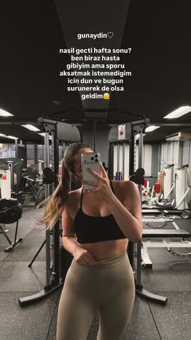 miafitz Procurena gola OnlyFans fotografija 99