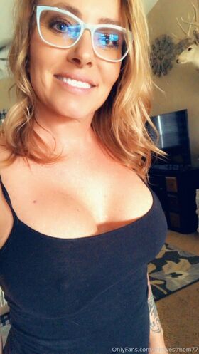 MidwestMom77 Nude Leaks OnlyFans Photo 10