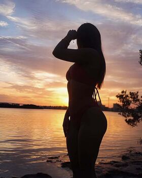 Mikala Bars Гола изтичане OnlyFans снимка 10