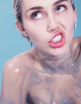 Miley Cyrus Nude Leaks OnlyFans Photo 140