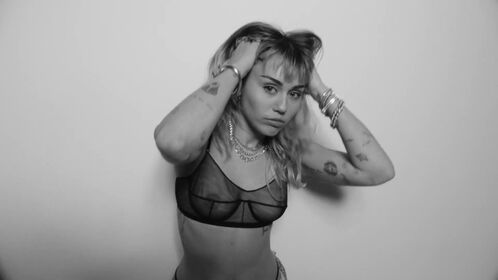Miley Cyrus Nude Leaks OnlyFans Photo 188