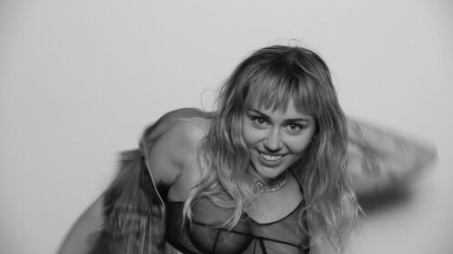 Miley Cyrus Nude Leaks OnlyFans Photo 189