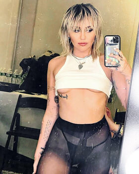 Miley Cyrus Nude Leaks OnlyFans Photo 415