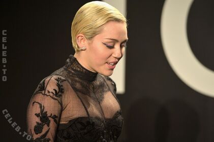 Miley Cyrus Foto filtrada desnuda de OnlyFans 2261