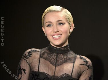 Miley Cyrus Foto filtrada desnuda de OnlyFans 2262