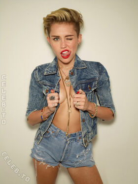 Miley Cyrus Foto filtrada desnuda de OnlyFans 2283