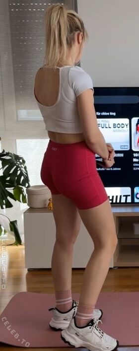 Milschbaum Fotografie scursă ilegal OnlyFans dezbrăcată 339