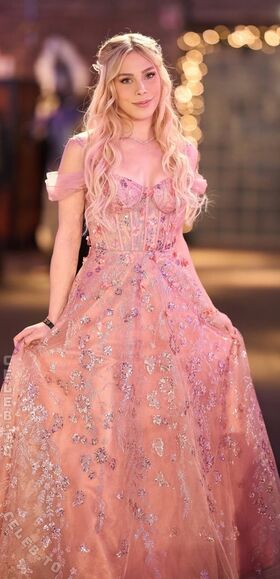 Milschbaum Fotografie scursă ilegal OnlyFans dezbrăcată 342