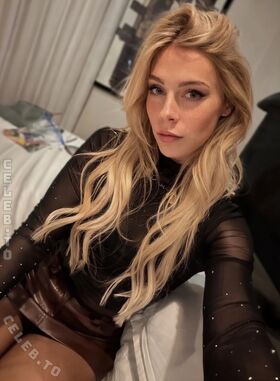 Milschbaum Fotografie scursă ilegal OnlyFans dezbrăcată 375