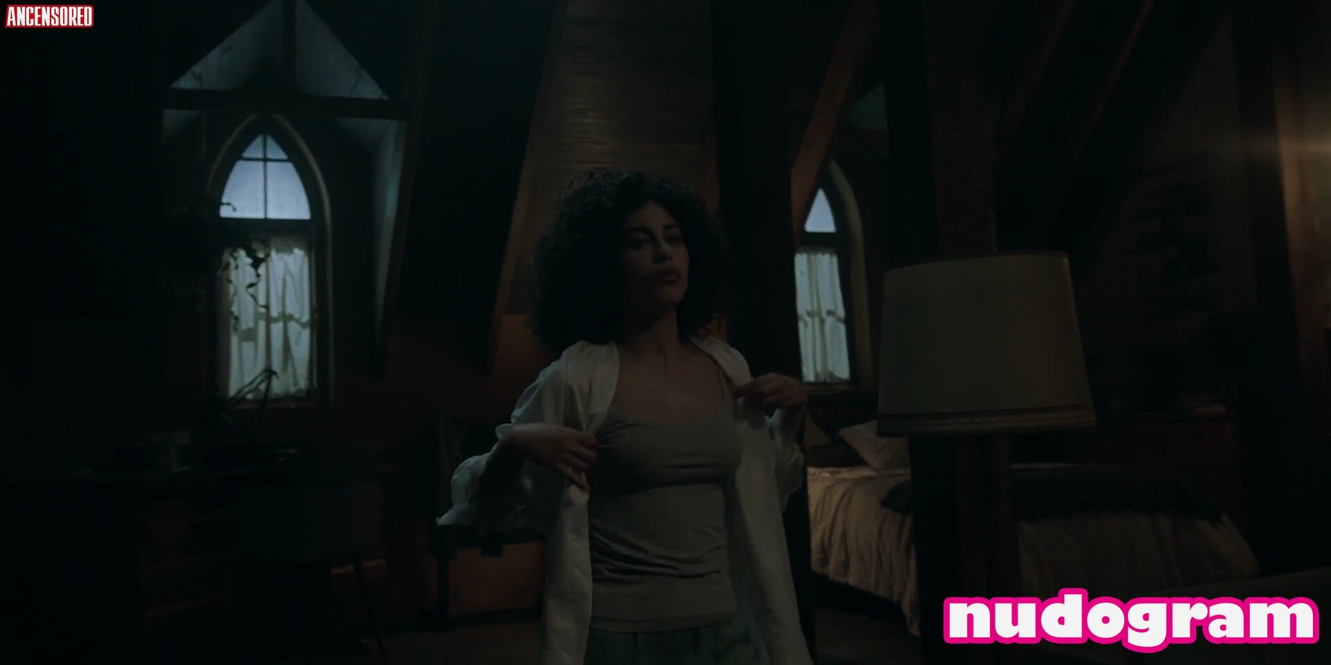 Mina El Hammani allure.