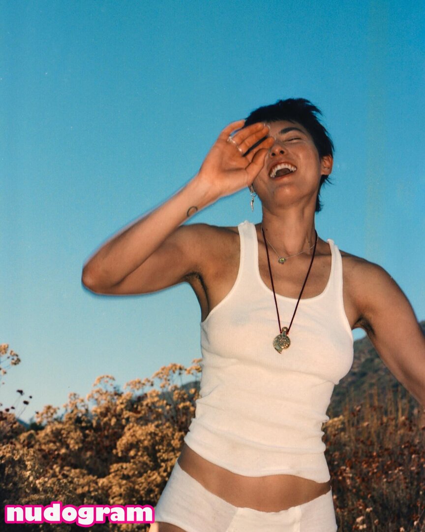 Miya Folick  miyafolick Procurene gole OnlyFans fotografije 6 - Nudogram  v2.1