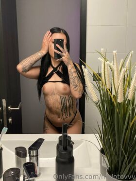 molotovvv Nude Leaks OnlyFans Photo 36