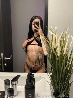 molotovvv Nude Leaks OnlyFans Photo 37