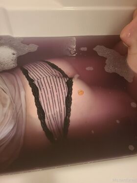 mrandmrstwofaced Nude Leaks OnlyFans Photo 39